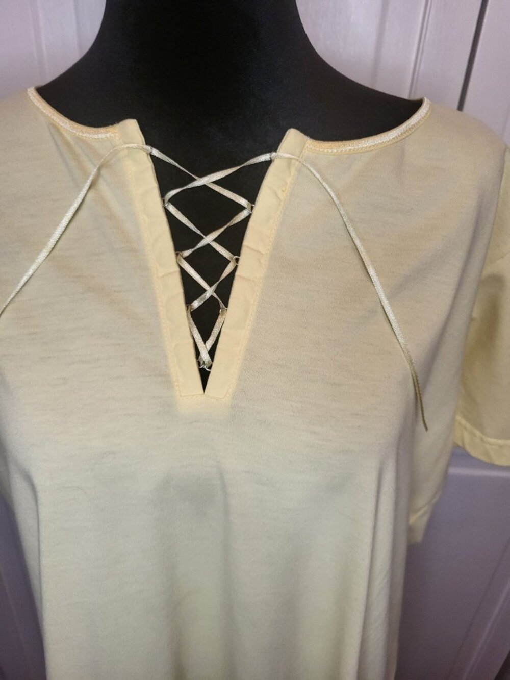 Only Necessities Butter Yellow Lace Up Tunic Tee L Preppy Nautical Retro Cottage - Picture 2 of 8